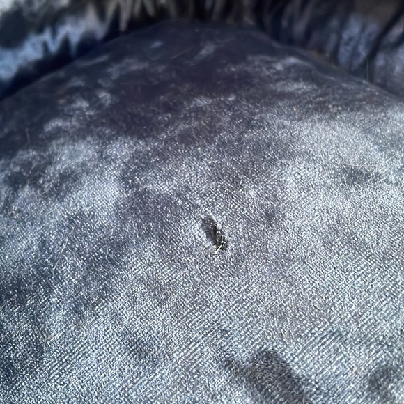 Blue Velvet Cat Cave - Picture 3 of 5